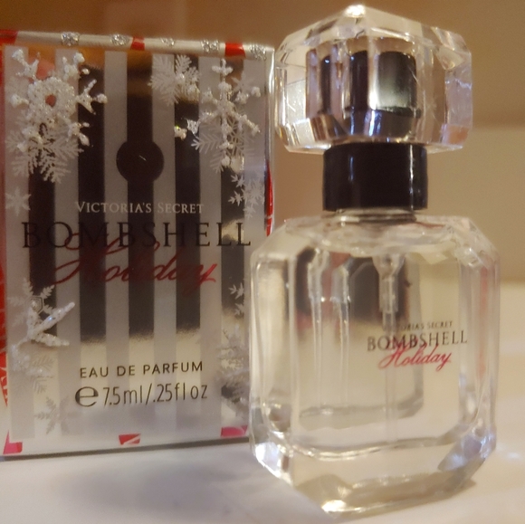 Holiday bombshell - Picture 3 of 4